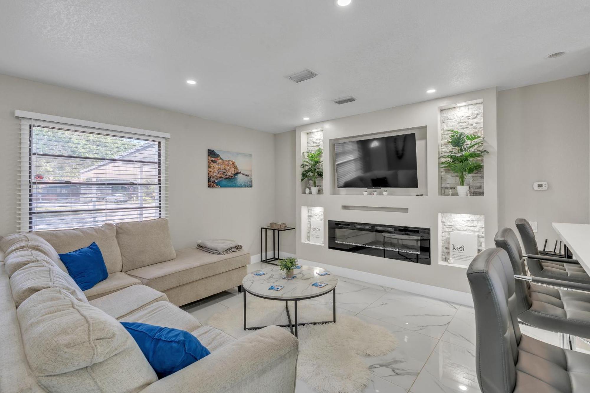 Stunning Modern Home In Tampa With Pool - Just 5 Minutes From Airport! Bagian luar foto