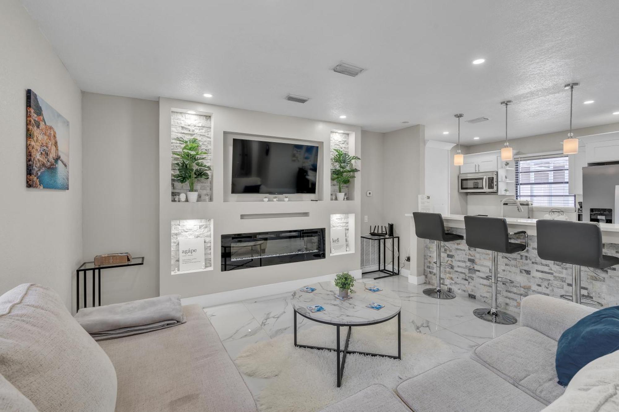 Stunning Modern Home In Tampa With Pool - Just 5 Minutes From Airport! Bagian luar foto