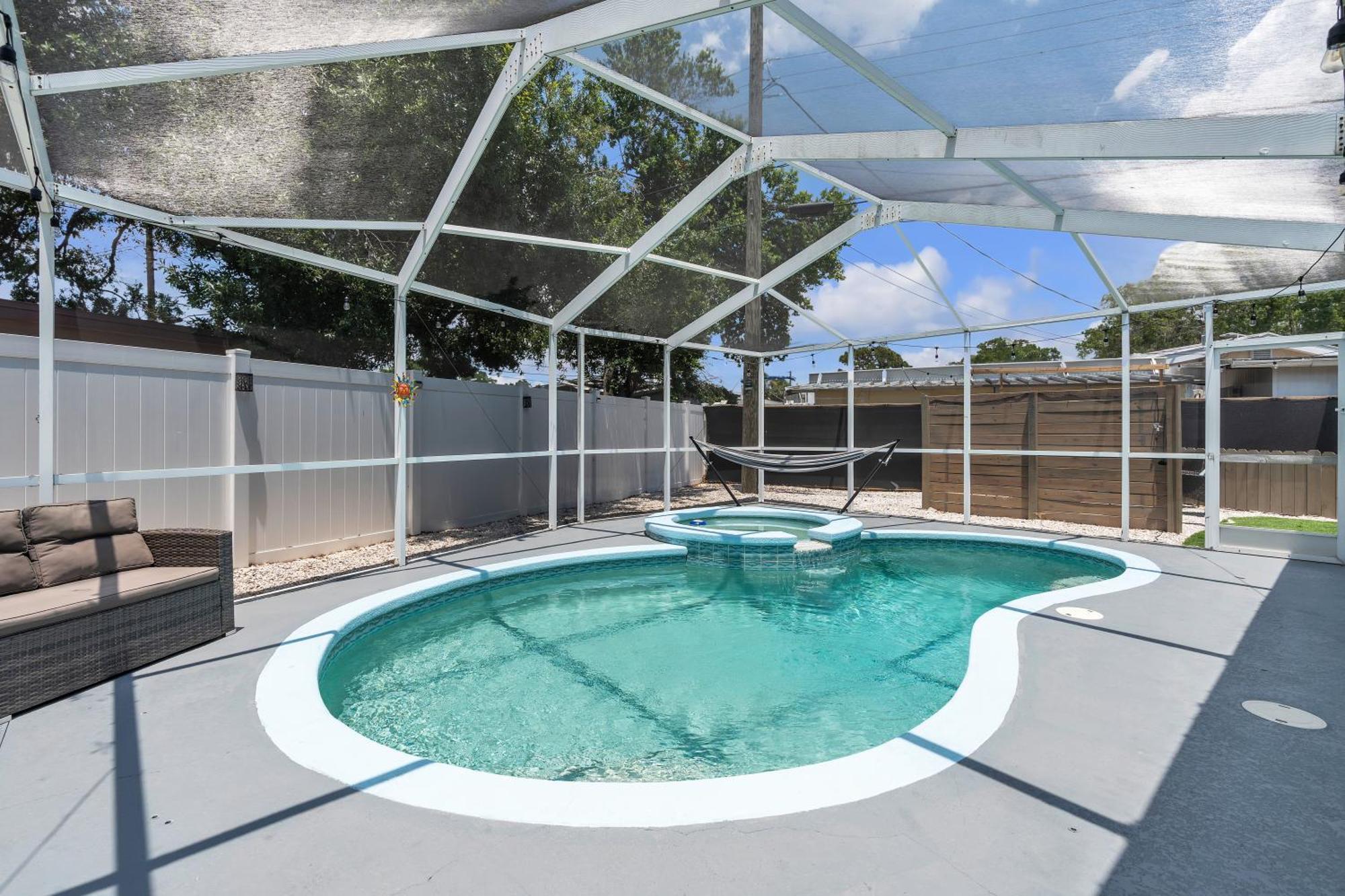 Stunning Modern Home In Tampa With Pool - Just 5 Minutes From Airport! Bagian luar foto