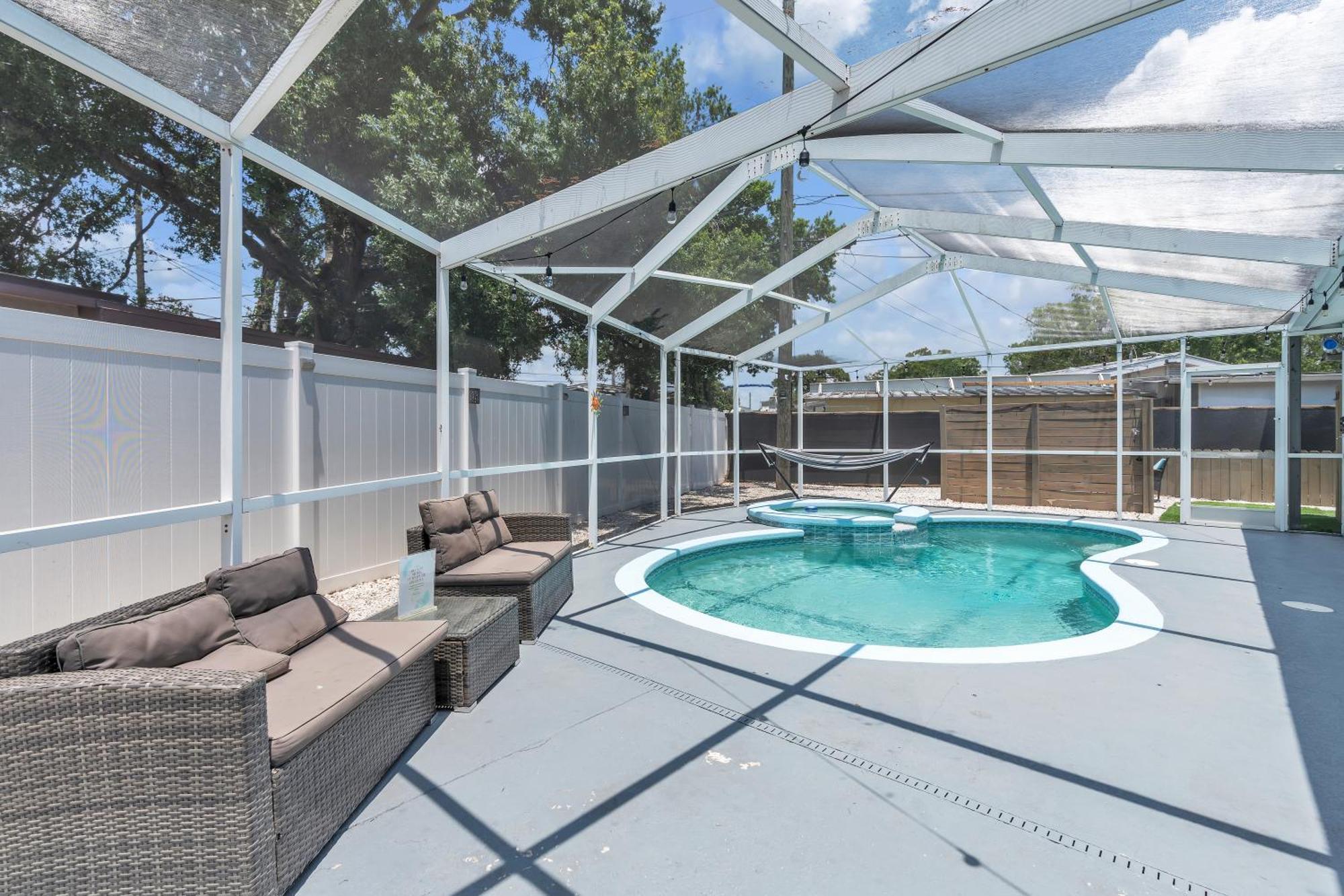 Stunning Modern Home In Tampa With Pool - Just 5 Minutes From Airport! Bagian luar foto